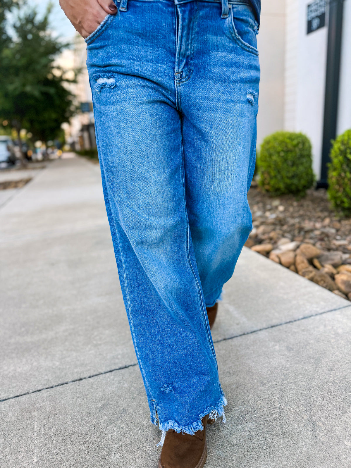 Mid Rise Fray Wide Leg Jeans-Risen