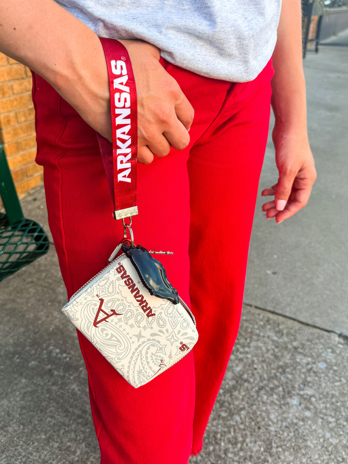 Razorback Wallet with Keychain Hog-Creme